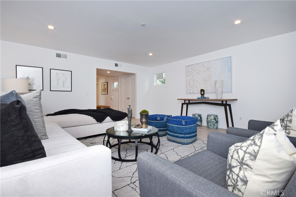 4641 Cahuenga Boulevard