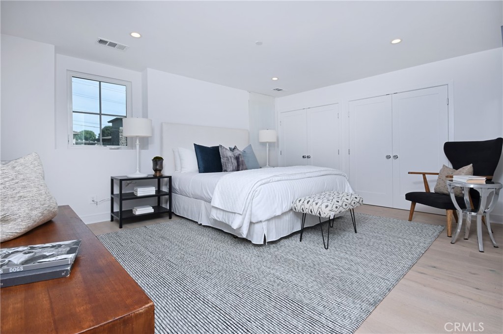 4641 Cahuenga Boulevard