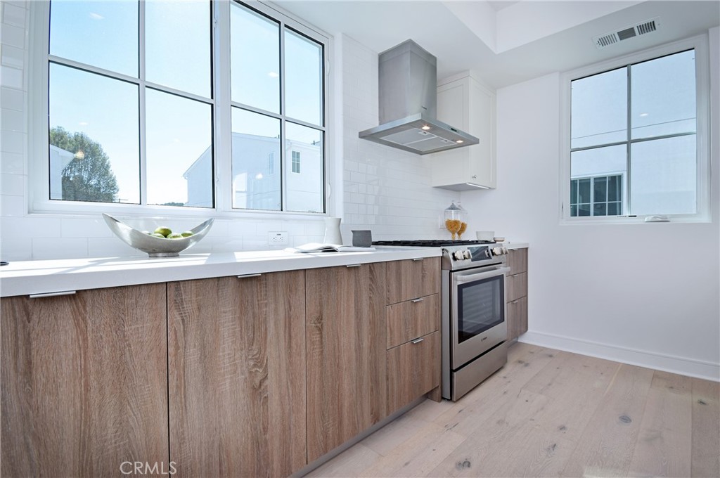 4641 Cahuenga Boulevard