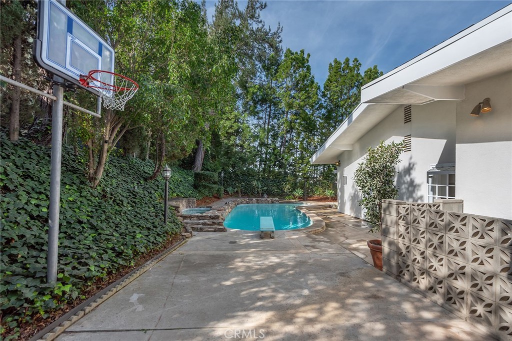 11400 Dona Lola Drive