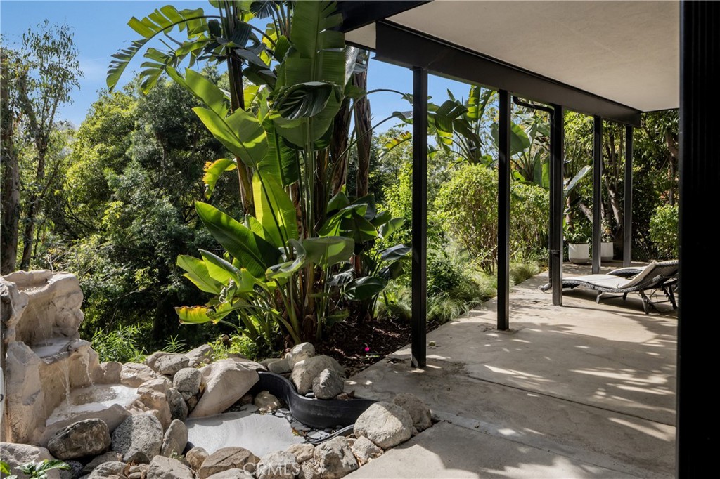 3261 N Knoll Drive