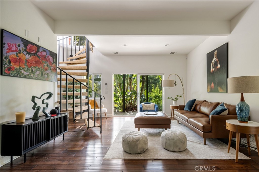 3261 N Knoll Drive