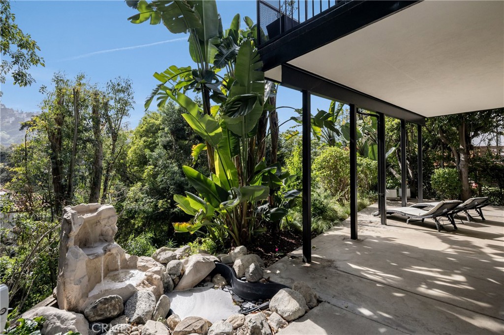 3261 N Knoll Drive