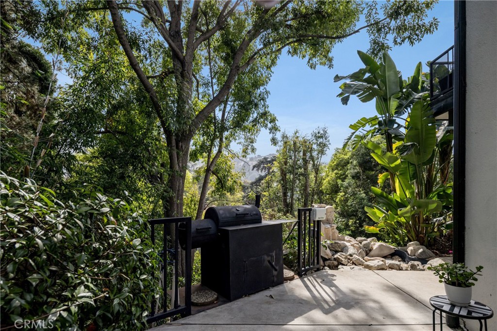 3261 N Knoll Drive