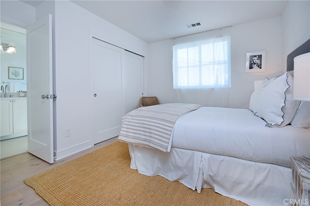 4641 Cahuenga Boulevard