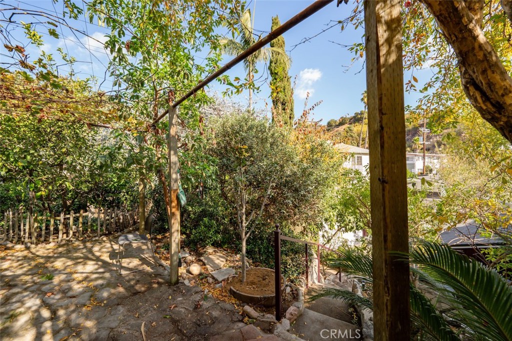 2549 N Beachwood Drive