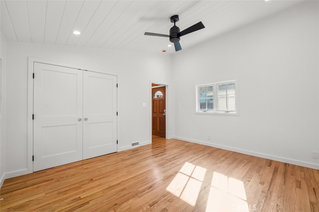 2549 N Beachwood Drive