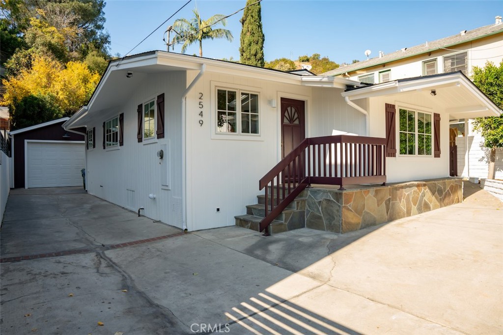 2549 N Beachwood Drive