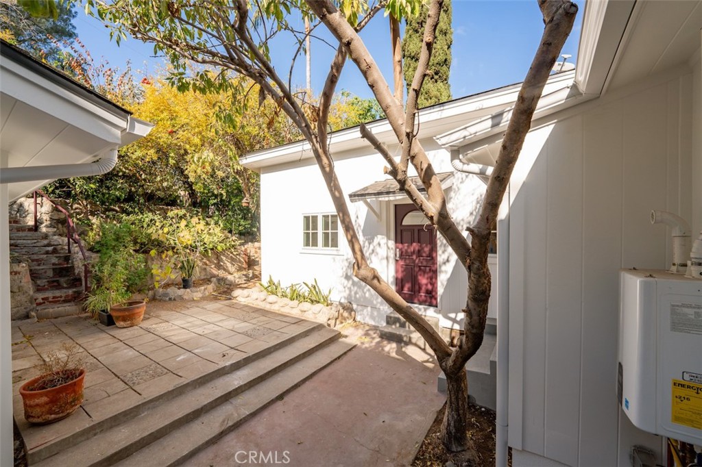 2549 N Beachwood Drive