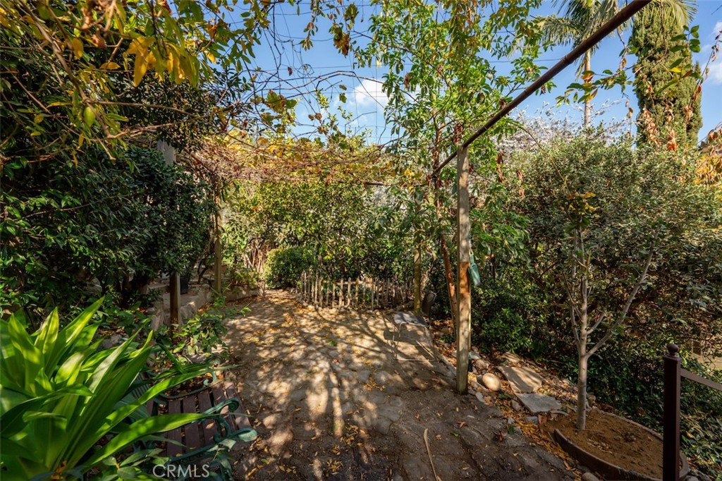 2549 N Beachwood Drive