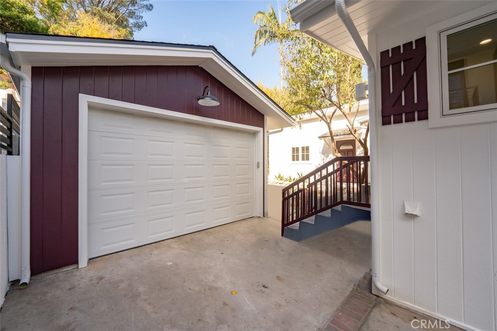 2549 N Beachwood Drive