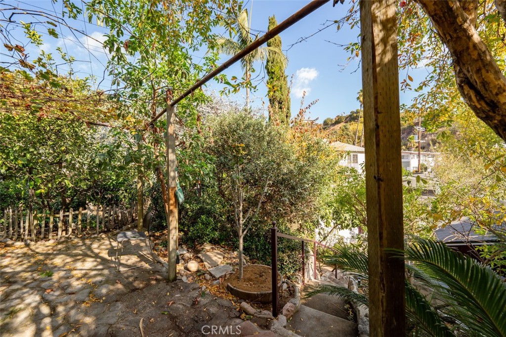 2549 N Beachwood Drive