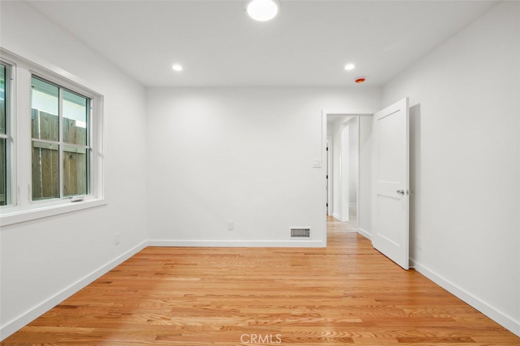 2549 N Beachwood Drive
