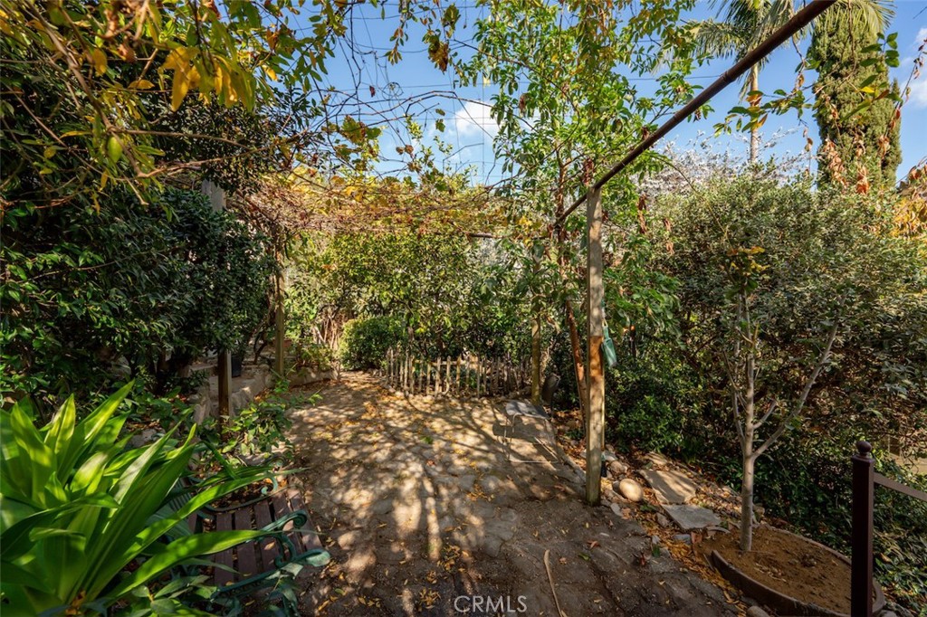 2549 N Beachwood Drive