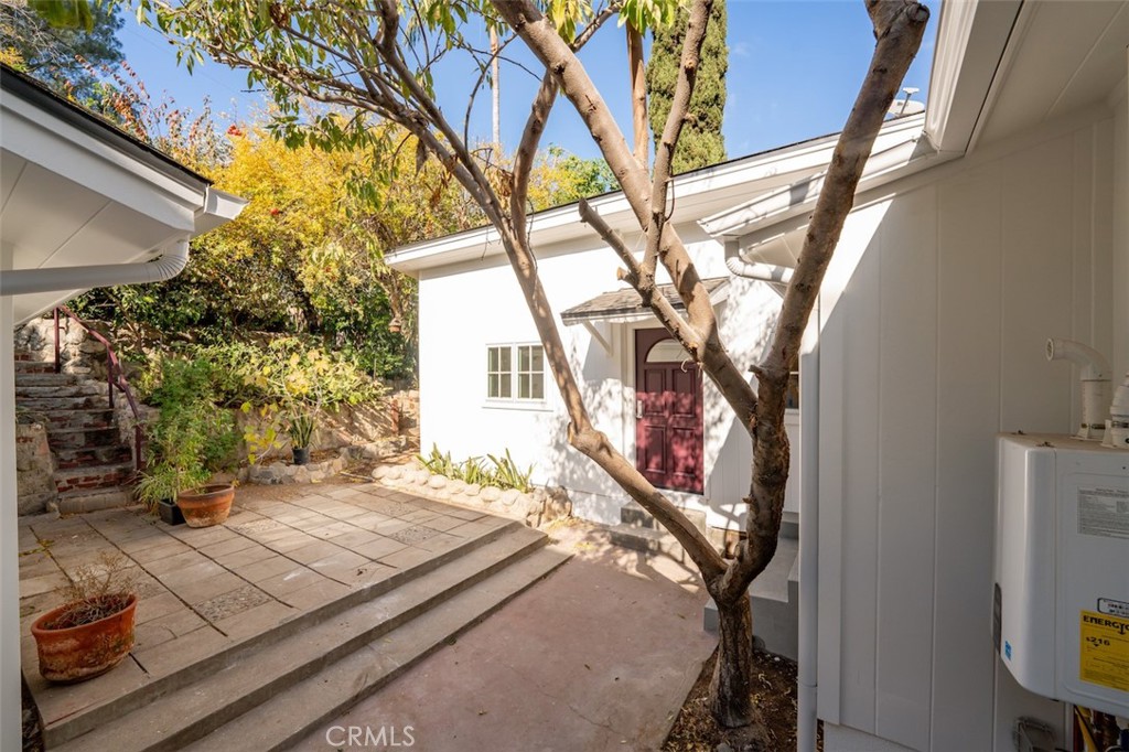 2549 N Beachwood Drive