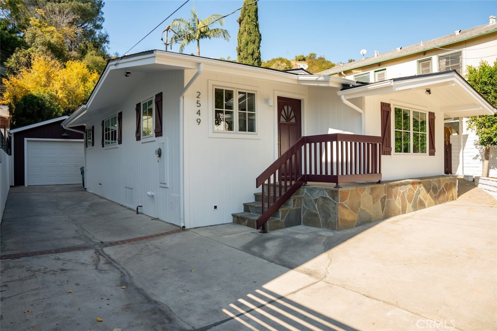 2549 N Beachwood Drive