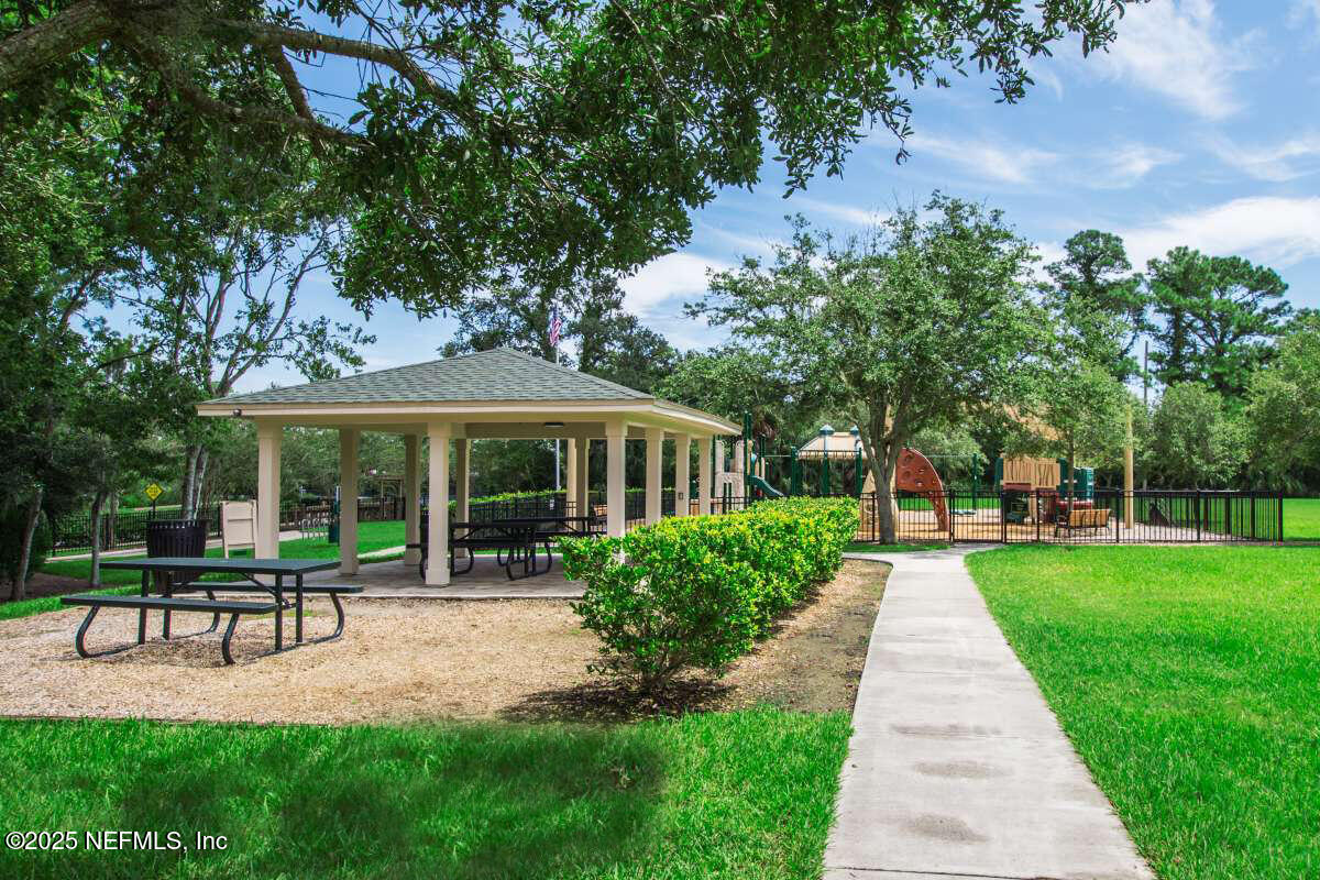 137 WATER'S EDGE Drive N