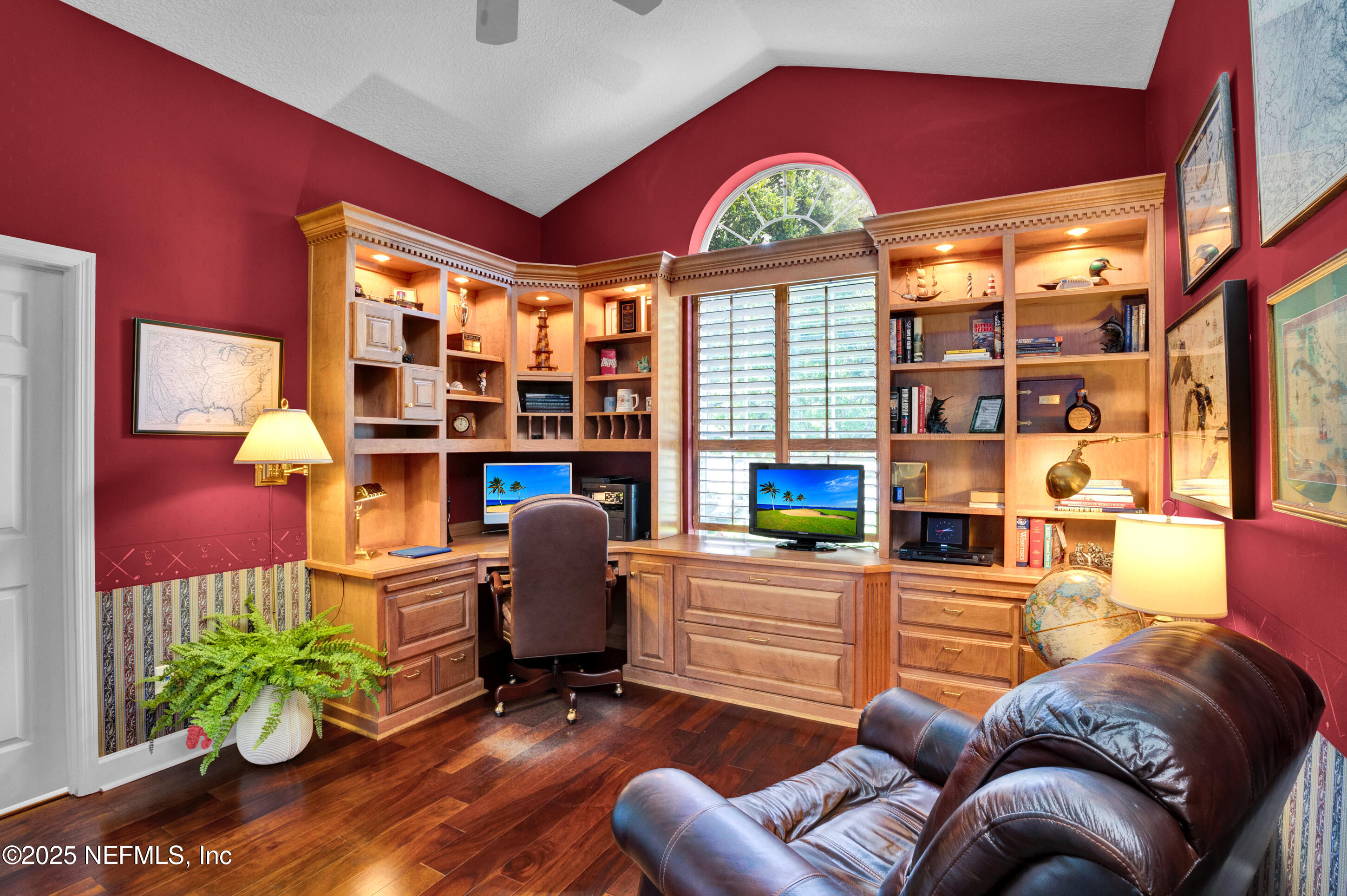 137 WATER'S EDGE Drive N