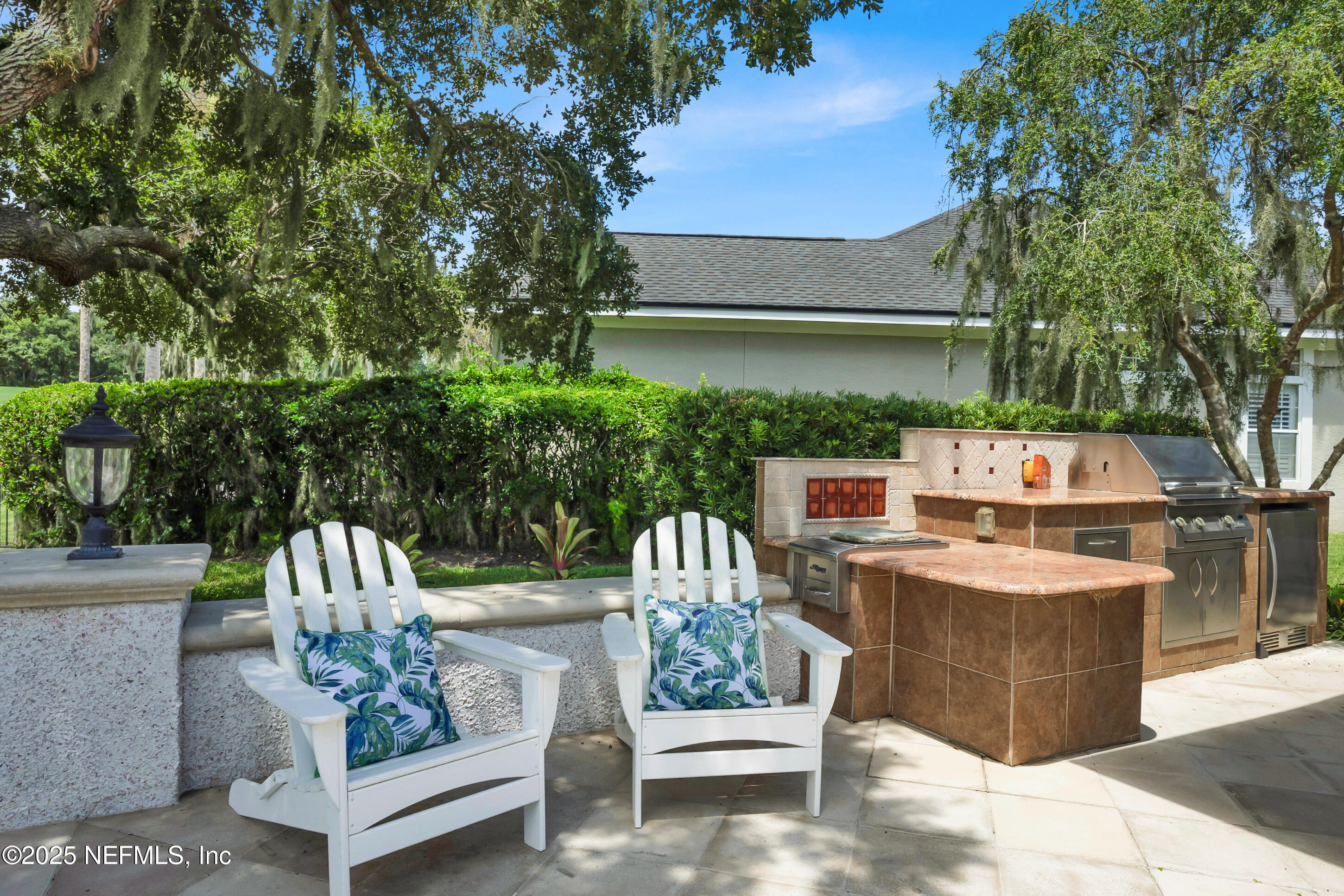 137 WATER'S EDGE Drive N