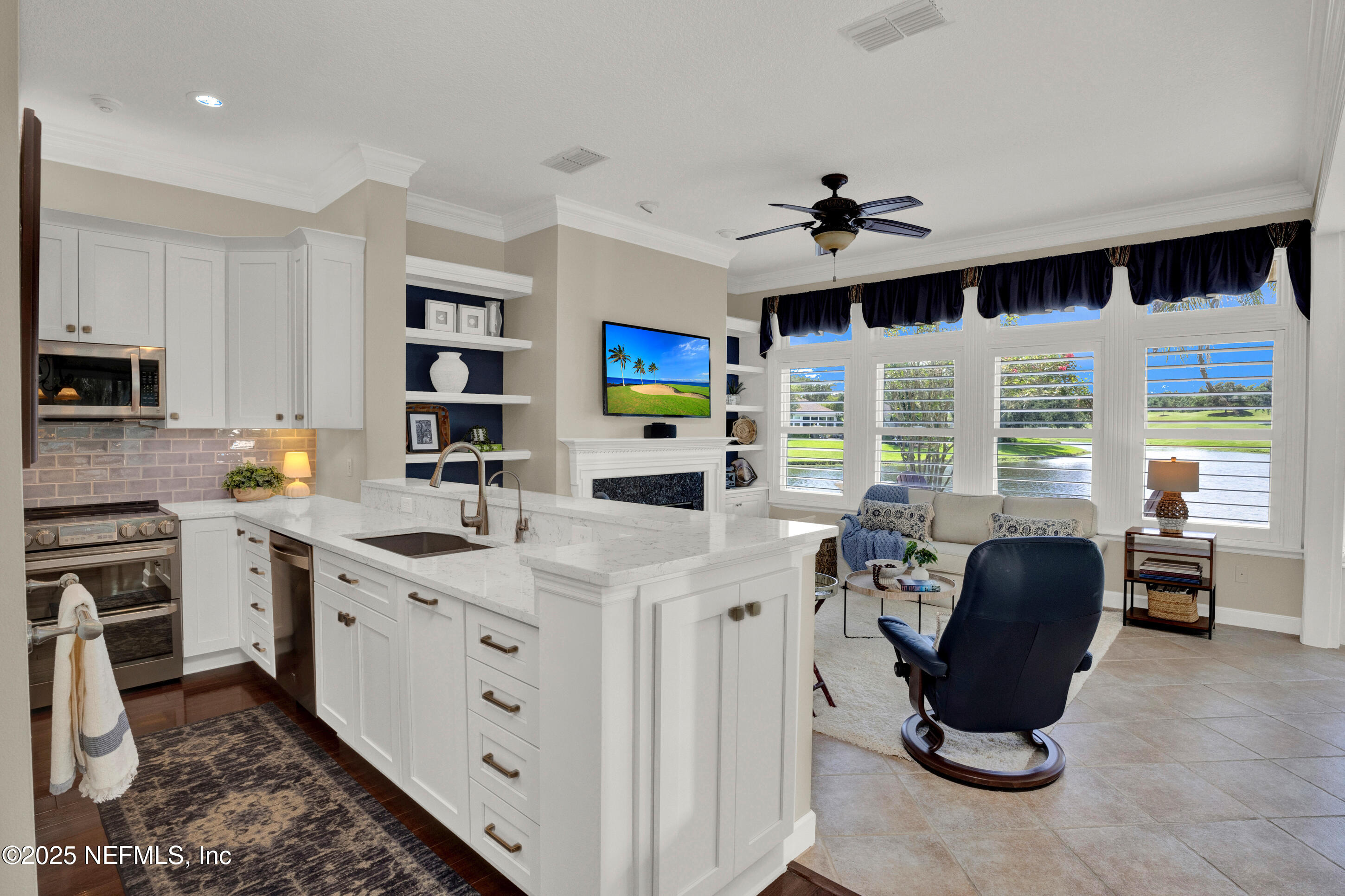 137 WATER'S EDGE Drive N