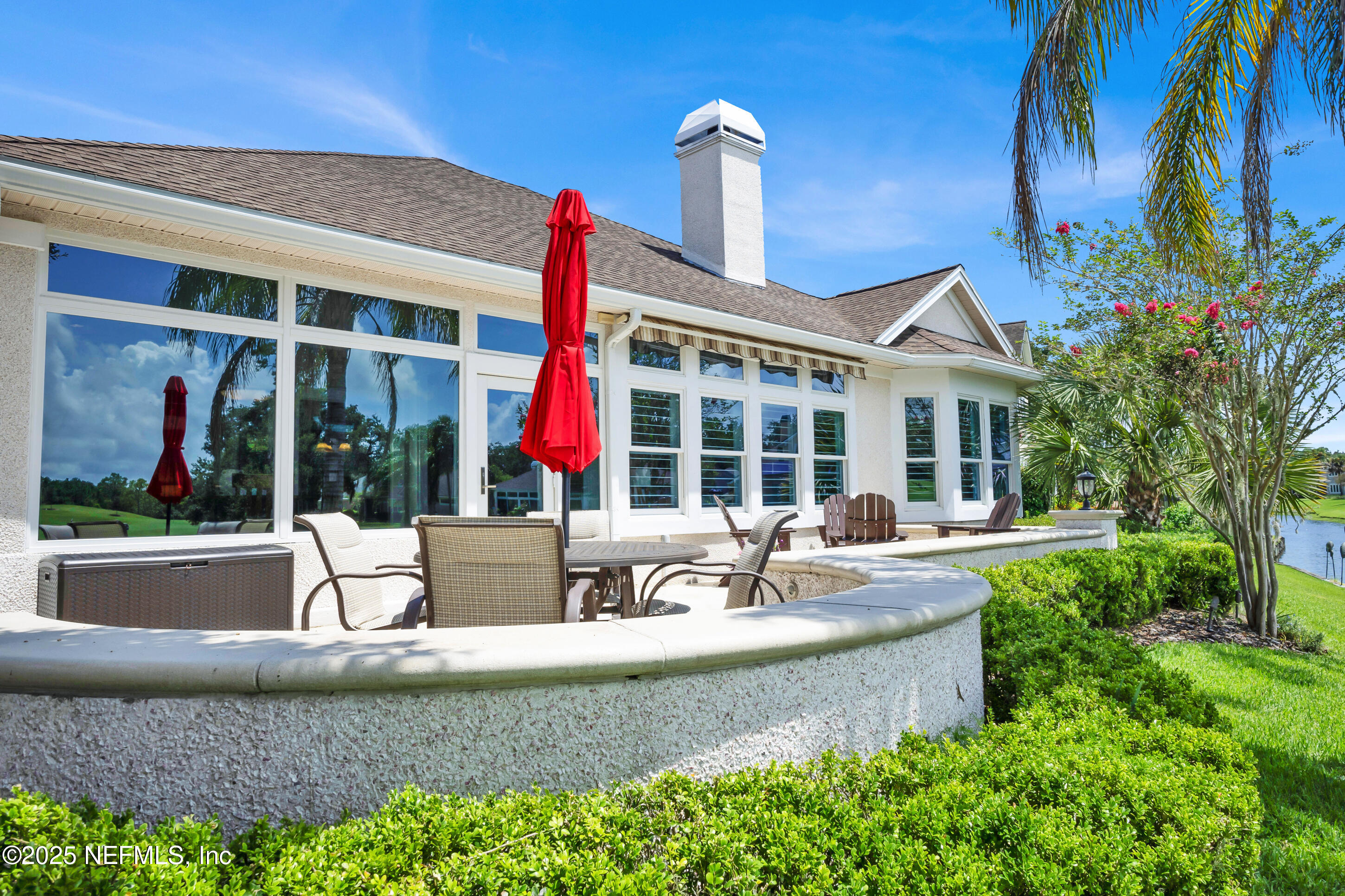137 WATER'S EDGE Drive N