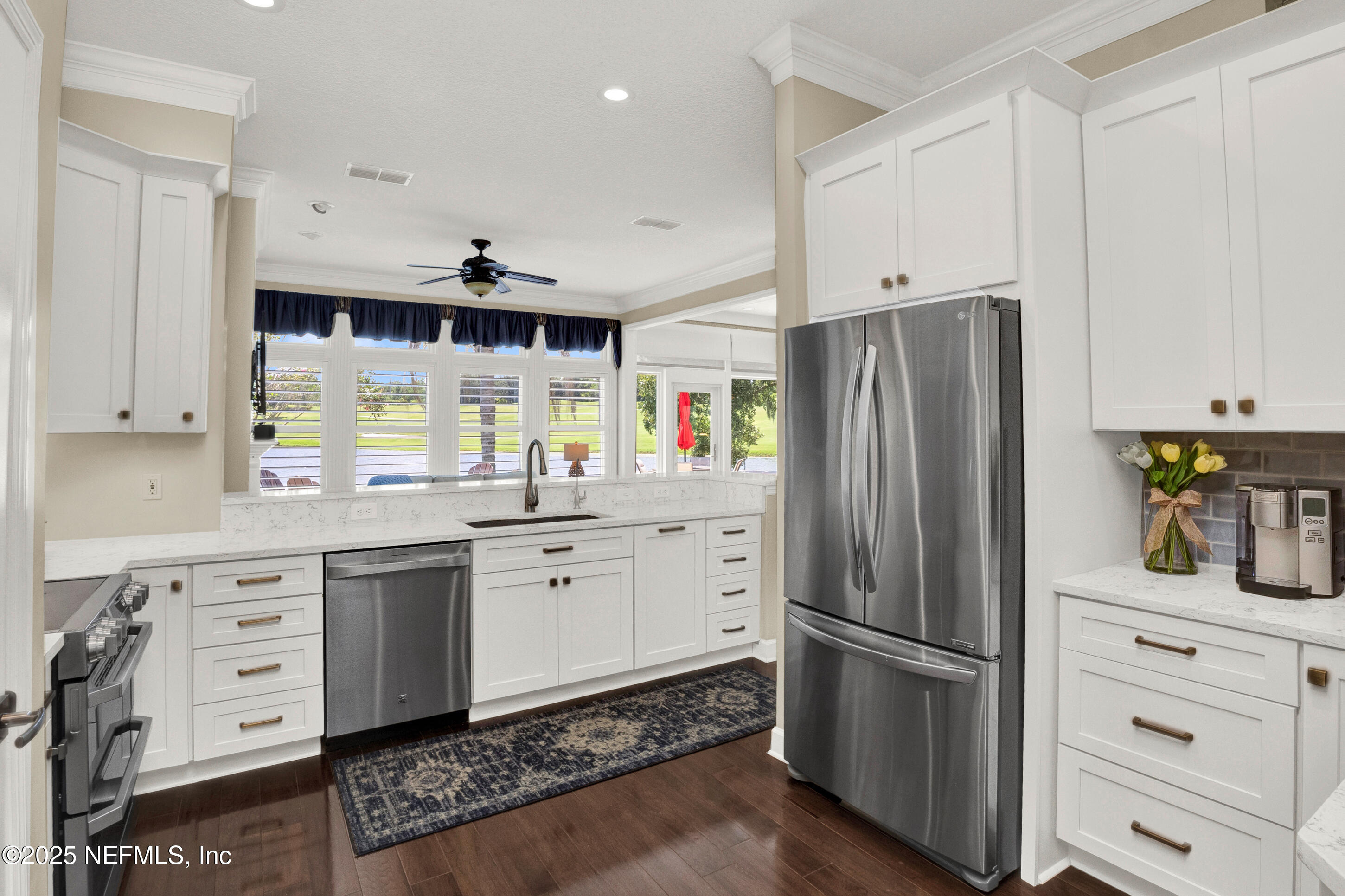 137 WATER'S EDGE Drive N