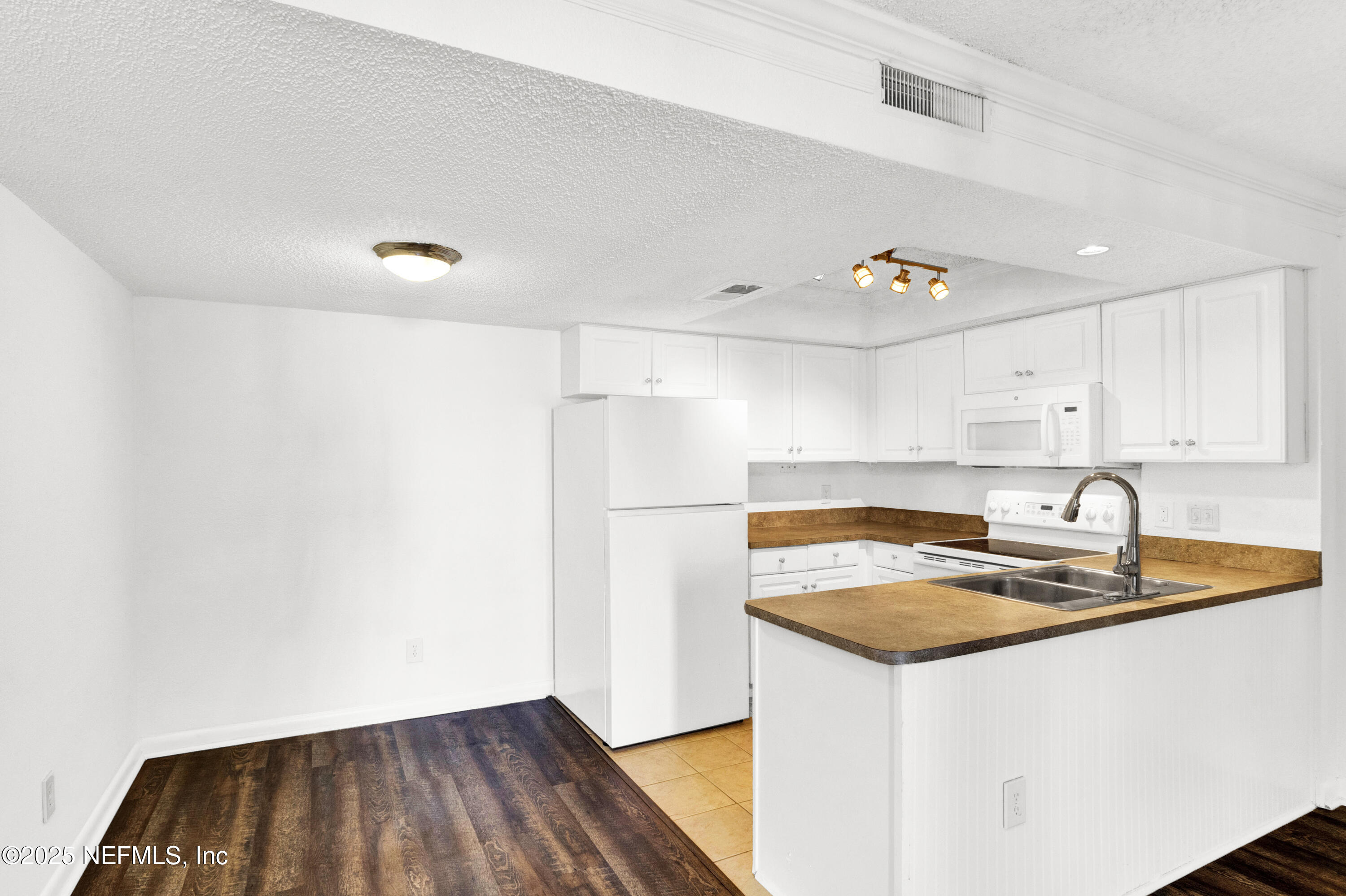 100 FAIRWAY PARK Boulevard, 408