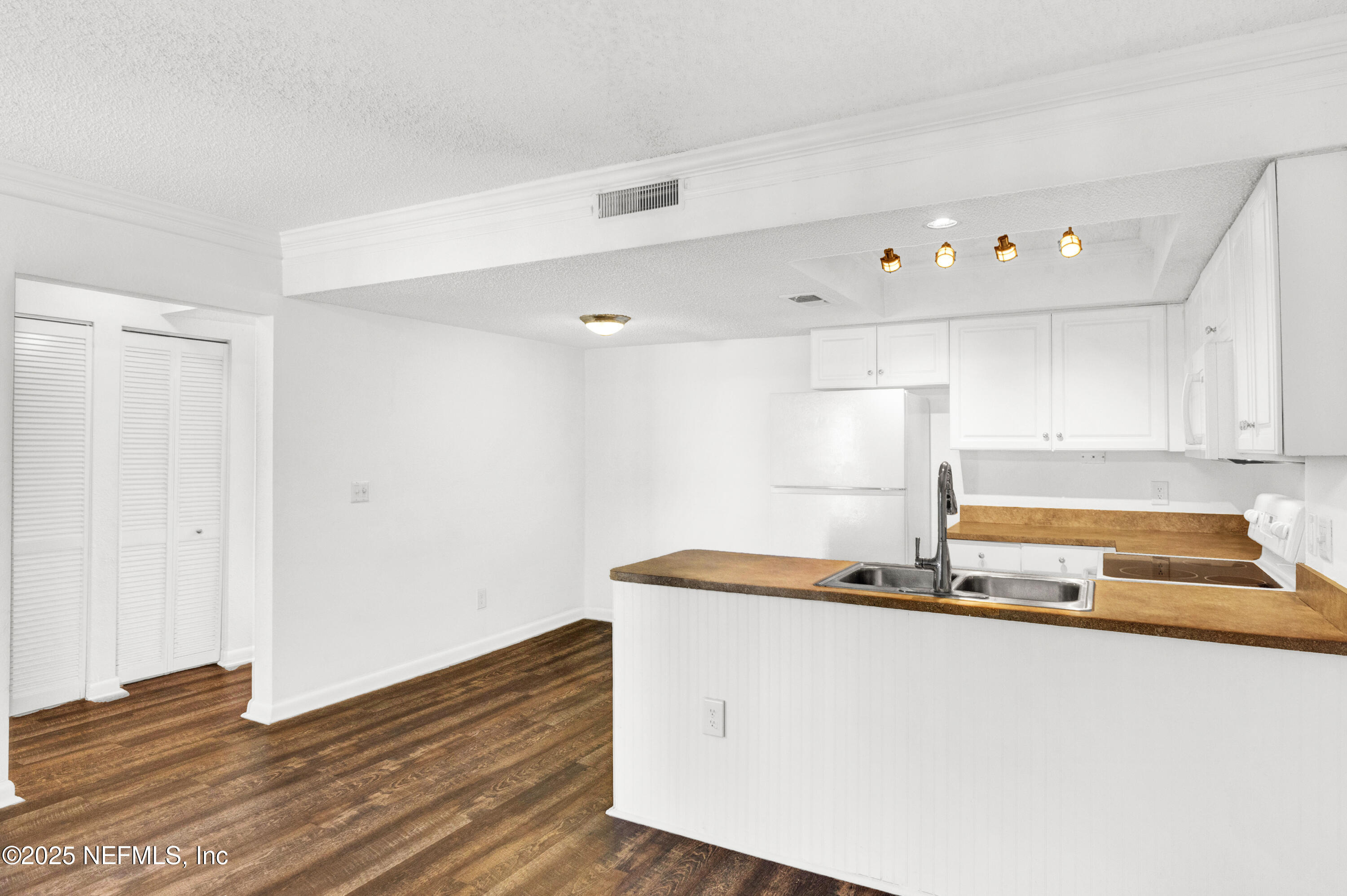 100 FAIRWAY PARK Boulevard, 408
