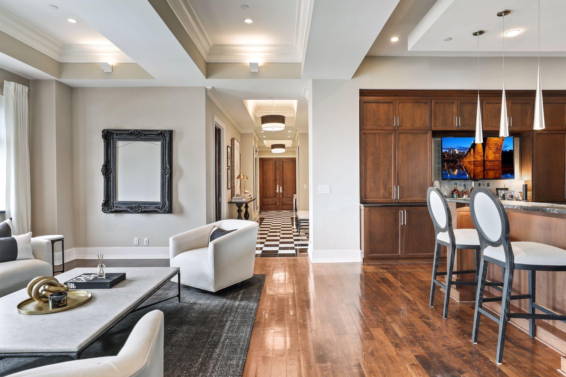 350 Saint Peter Street Unit: 1300