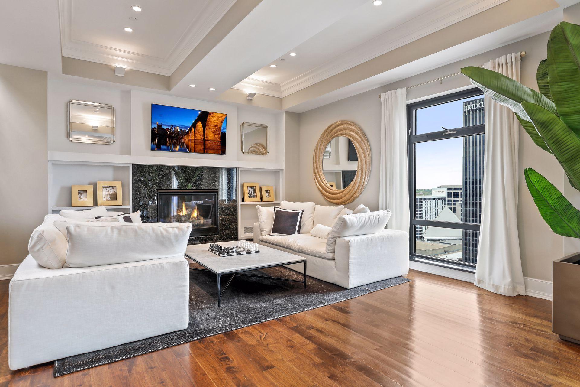 350 Saint Peter Street Unit: 1300