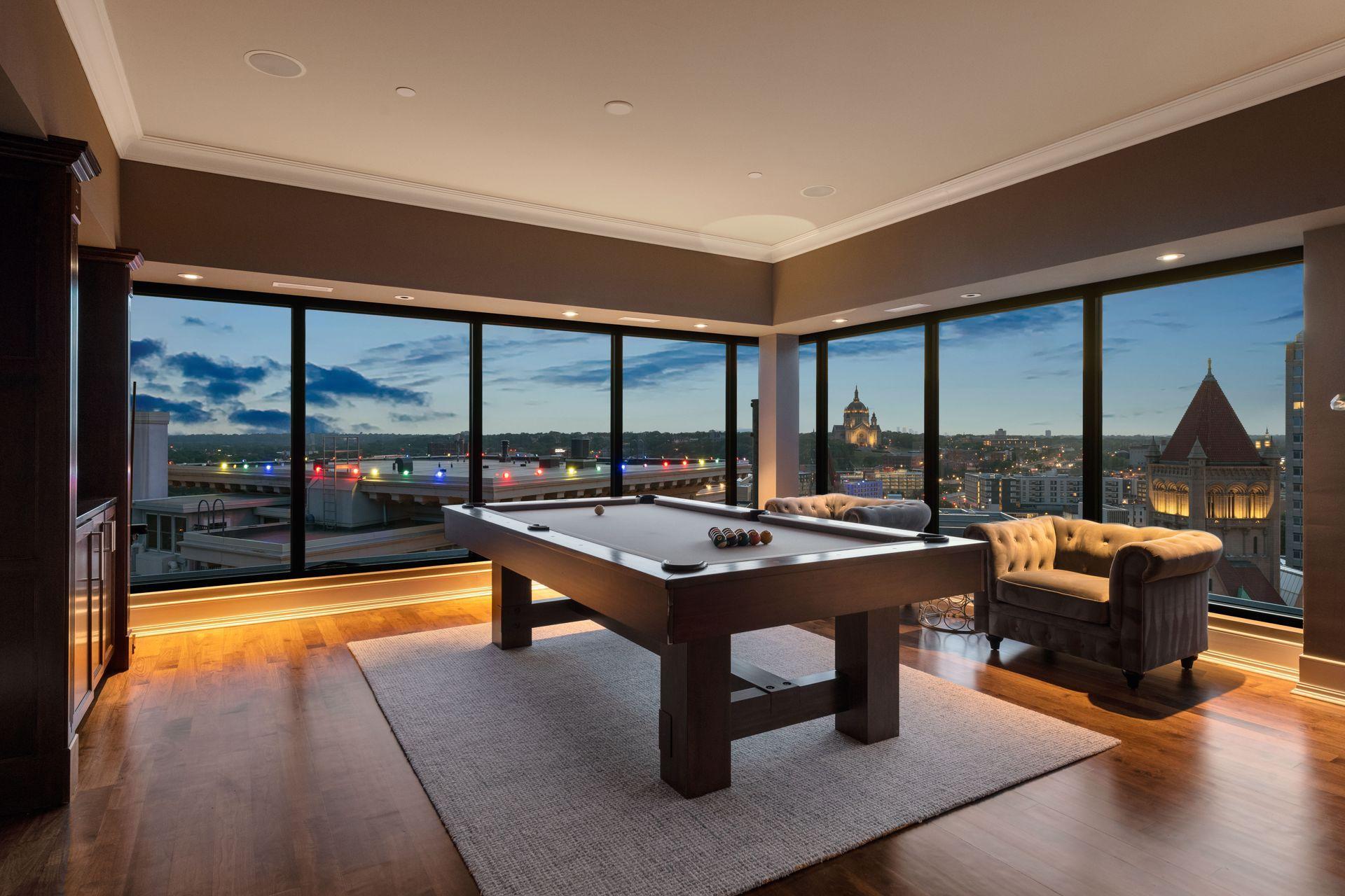 350 Saint Peter Street Unit: 1300