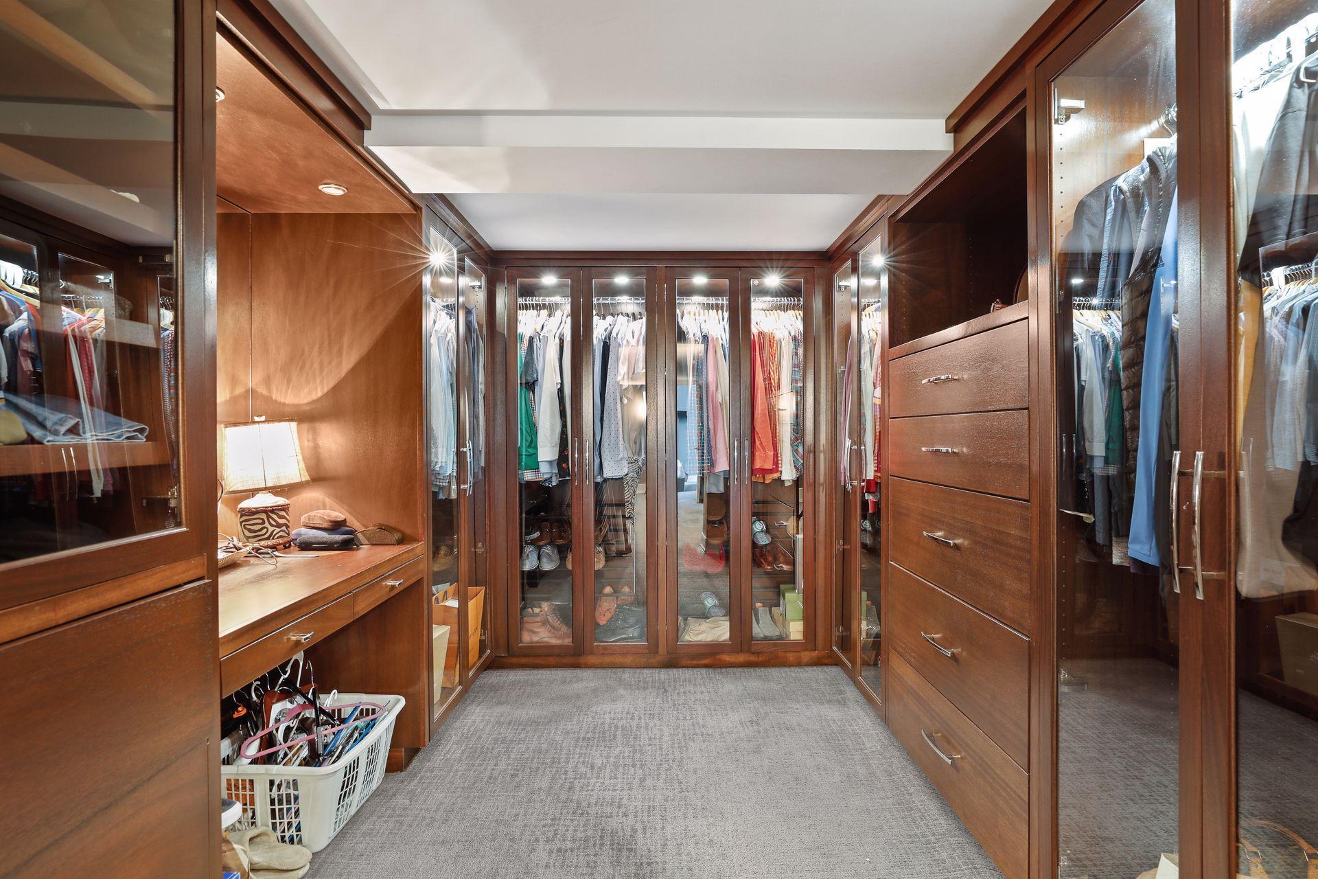 350 Saint Peter Street Unit: 1300