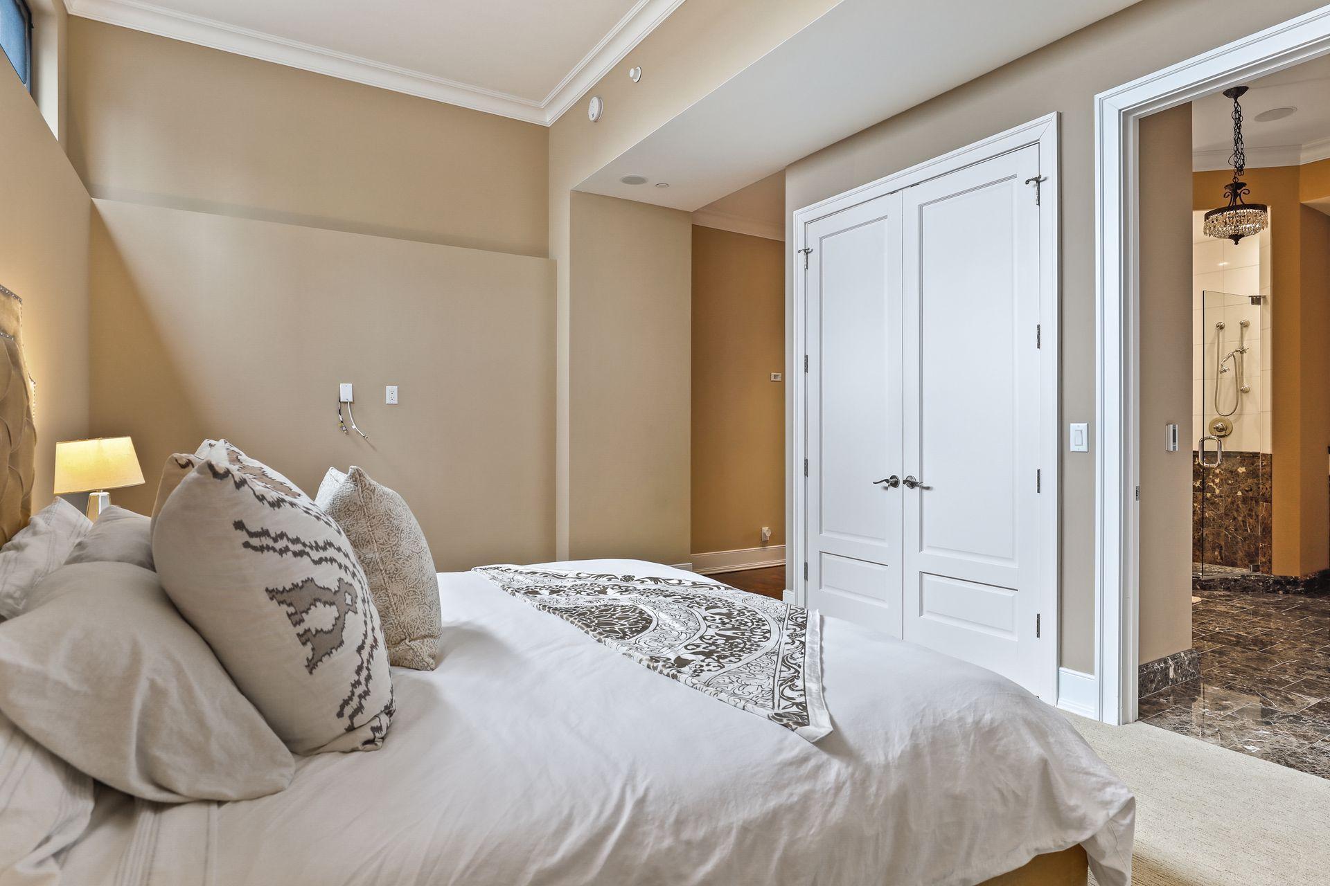 350 Saint Peter Street Unit: 1300