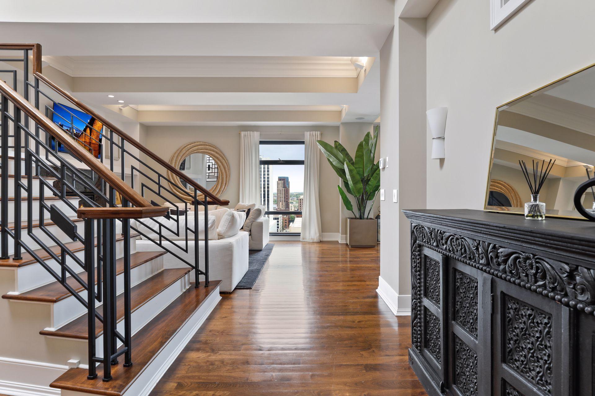 350 Saint Peter Street Unit: 1300