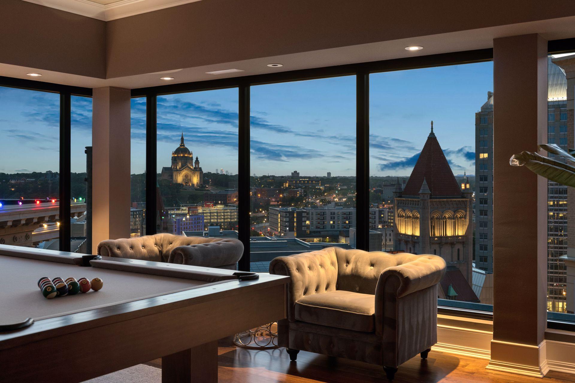 350 Saint Peter Street Unit: 1300