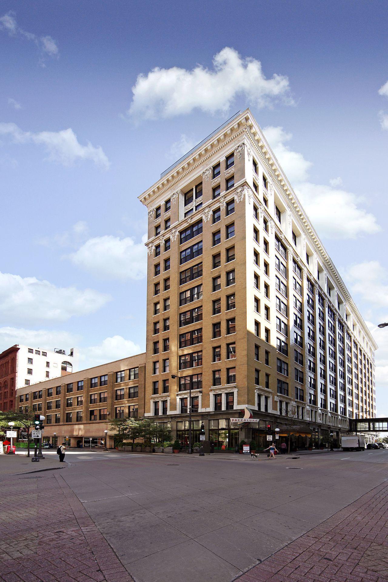 350 Saint Peter Street Unit: 1300