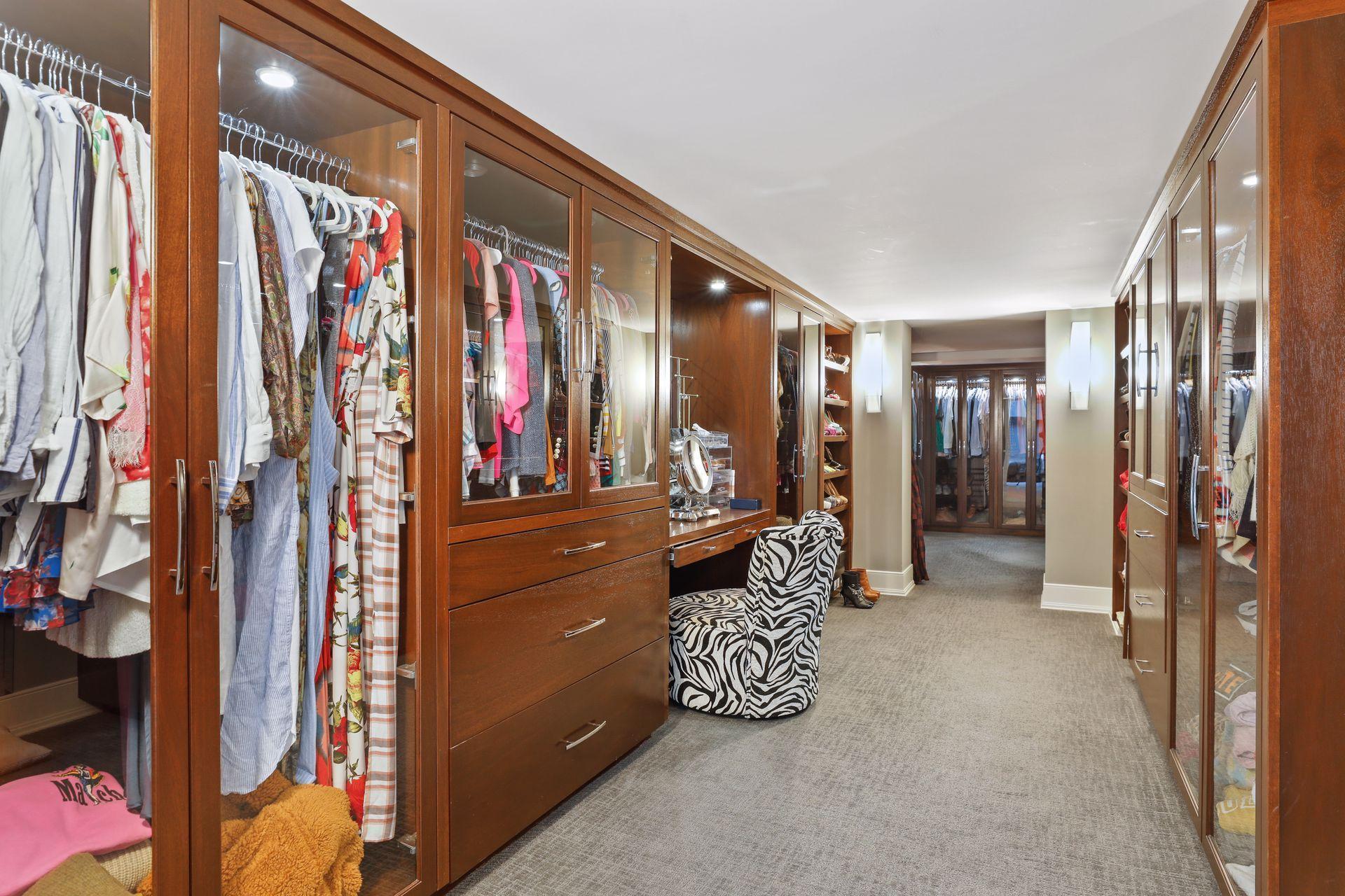 350 Saint Peter Street Unit: 1300