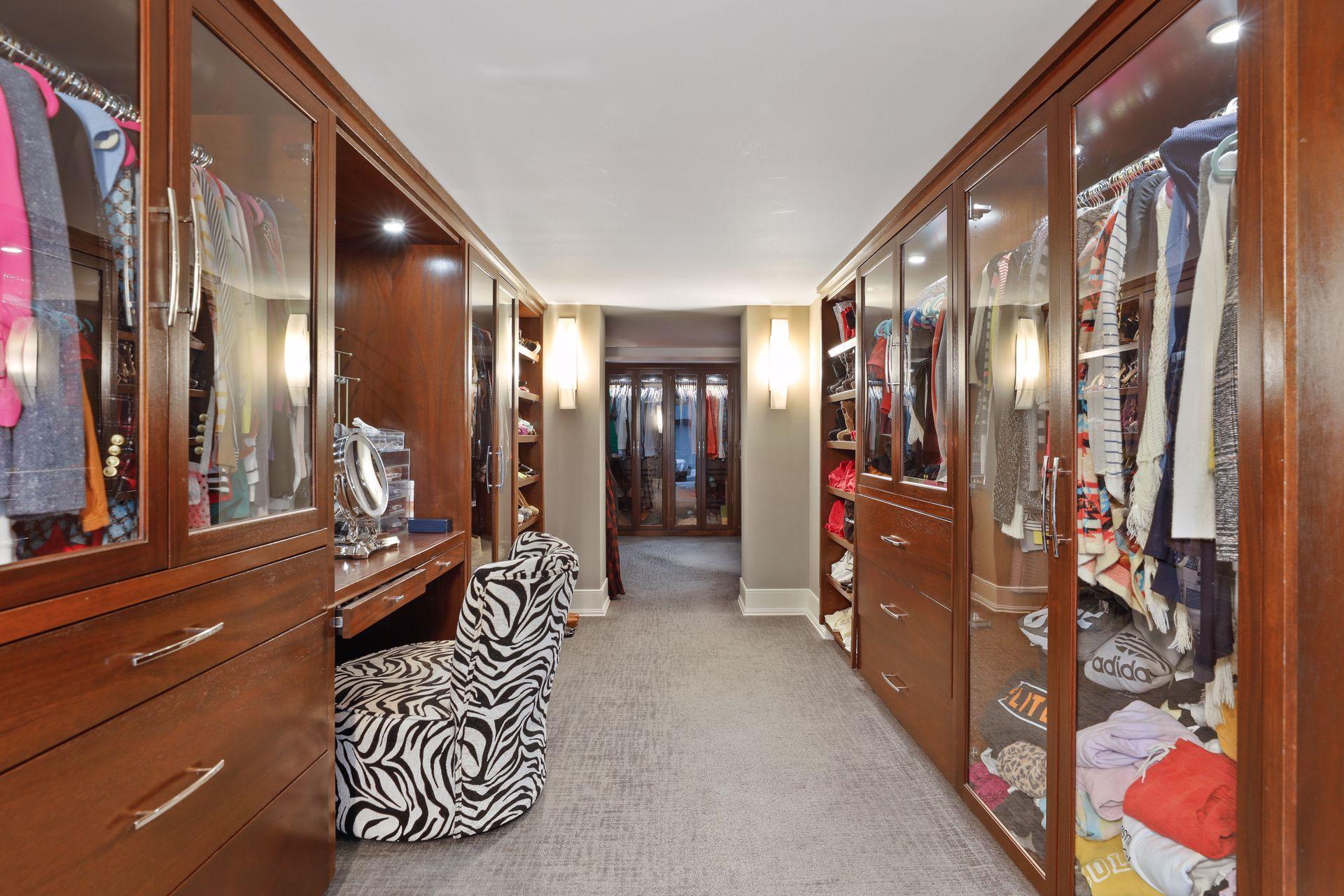 350 Saint Peter Street Unit: 1300