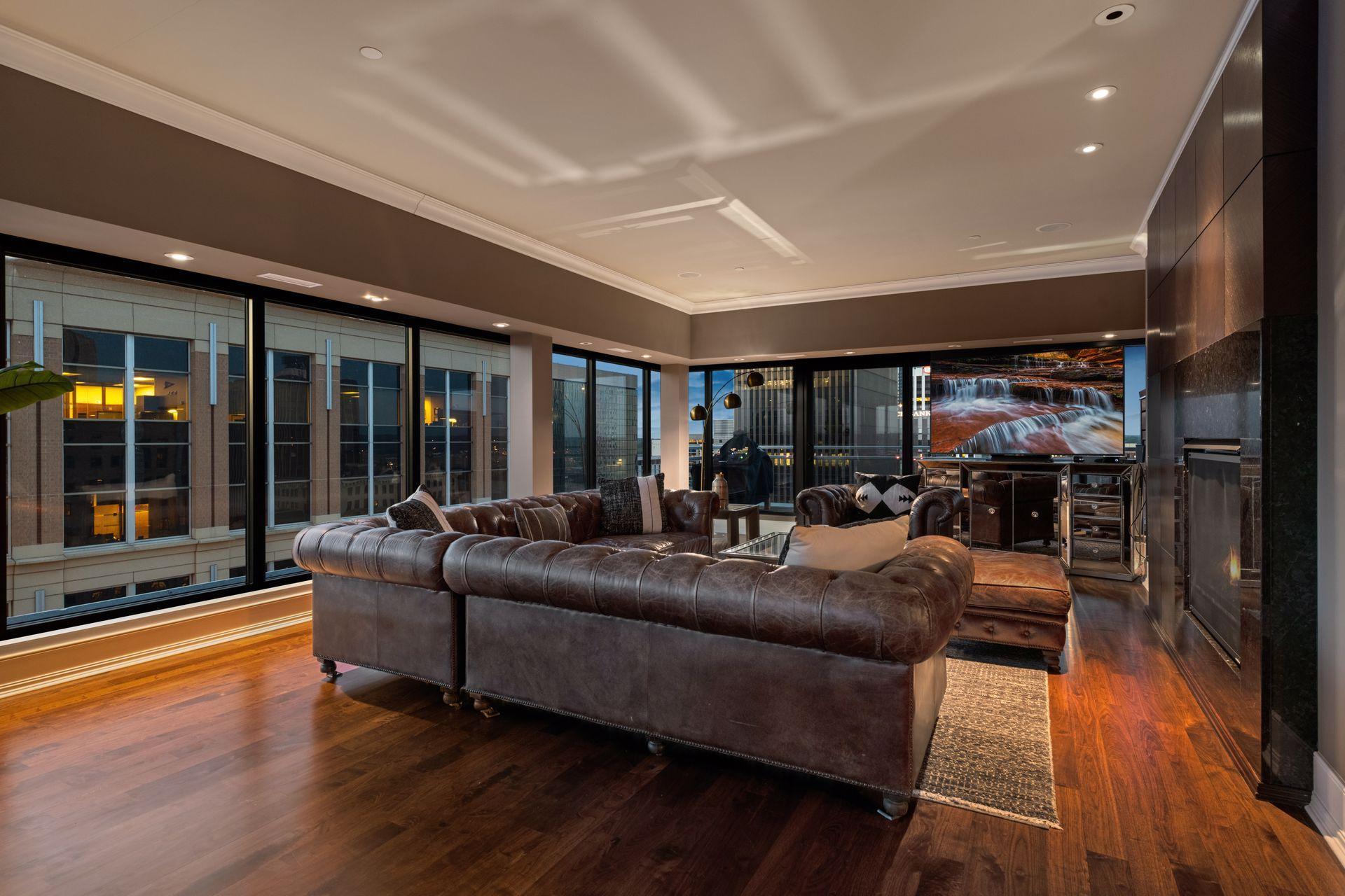 350 Saint Peter Street Unit: 1300