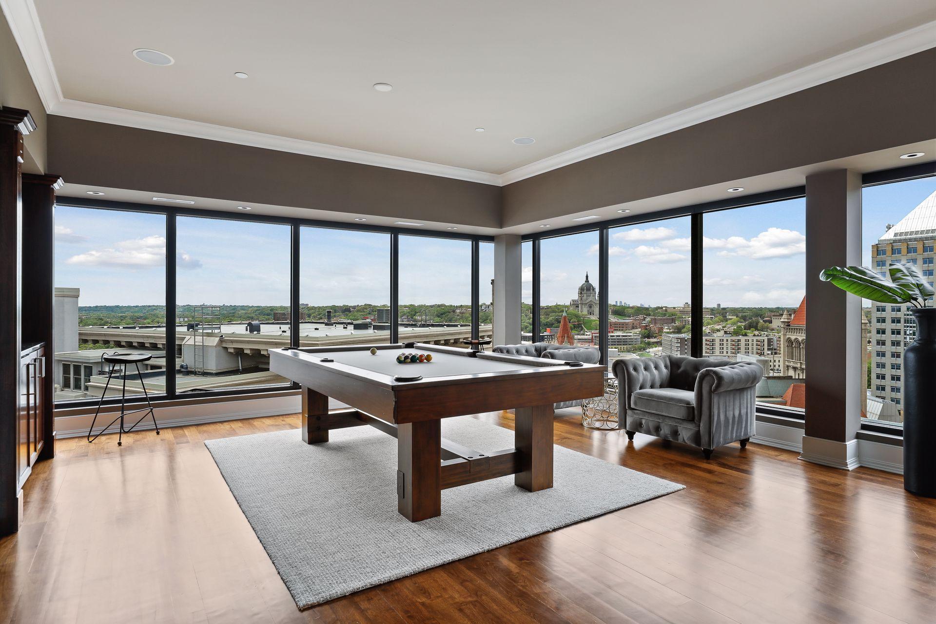 350 Saint Peter Street Unit: 1300
