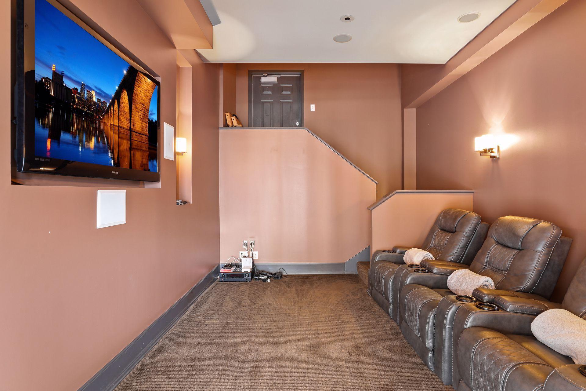 350 Saint Peter Street Unit: 1300