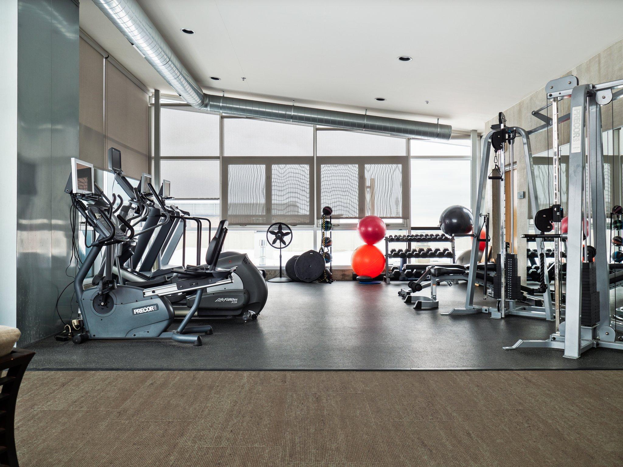 345 6th Avenue N Unit: 702