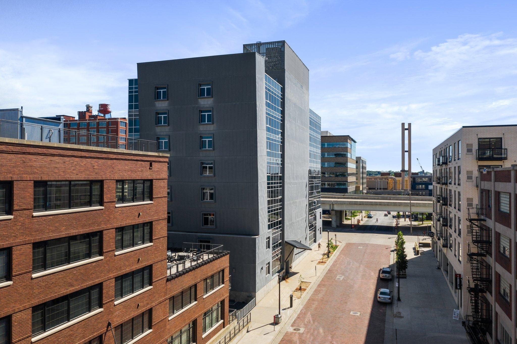 345 6th Avenue N Unit: 702