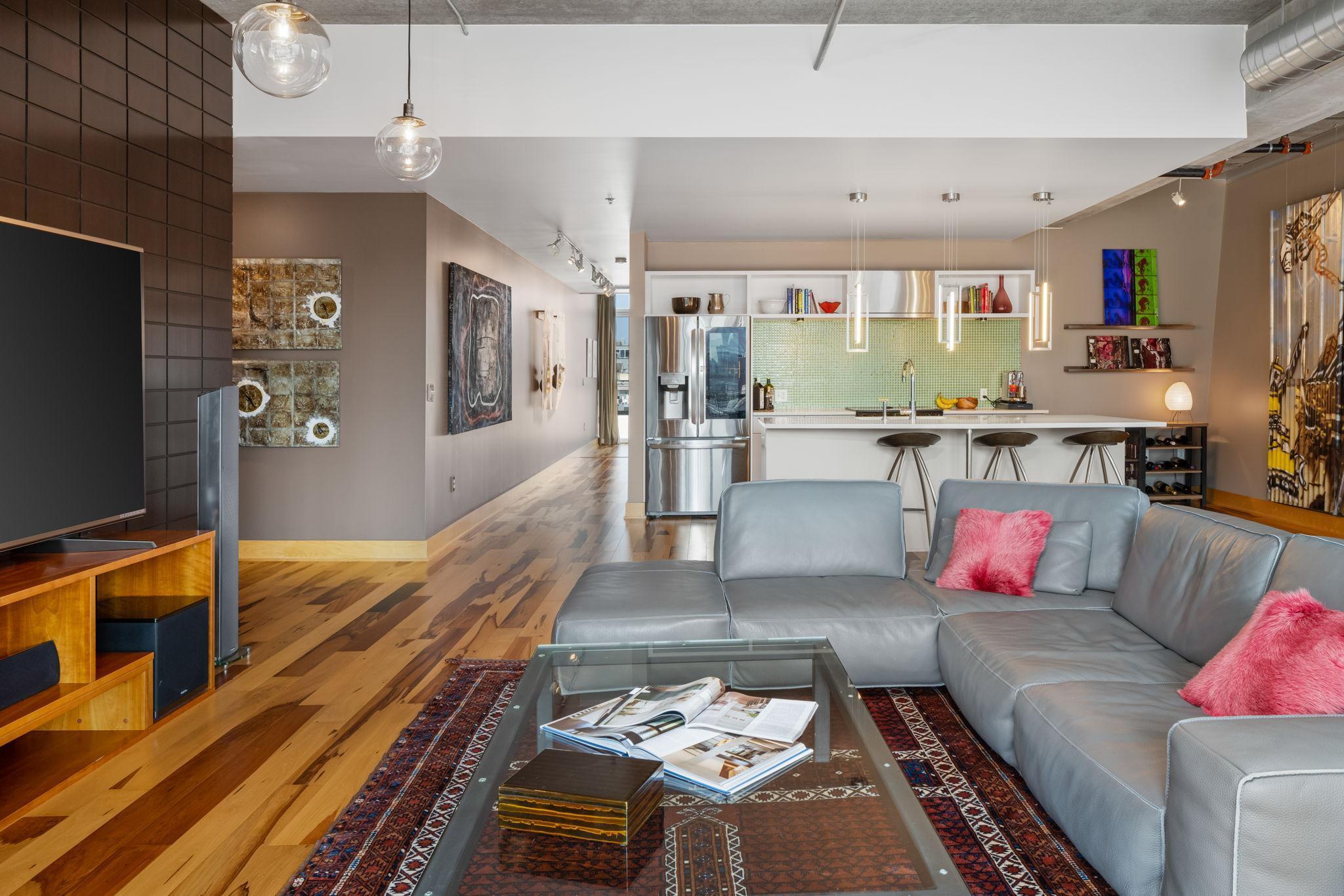 345 6th Avenue N Unit: 702