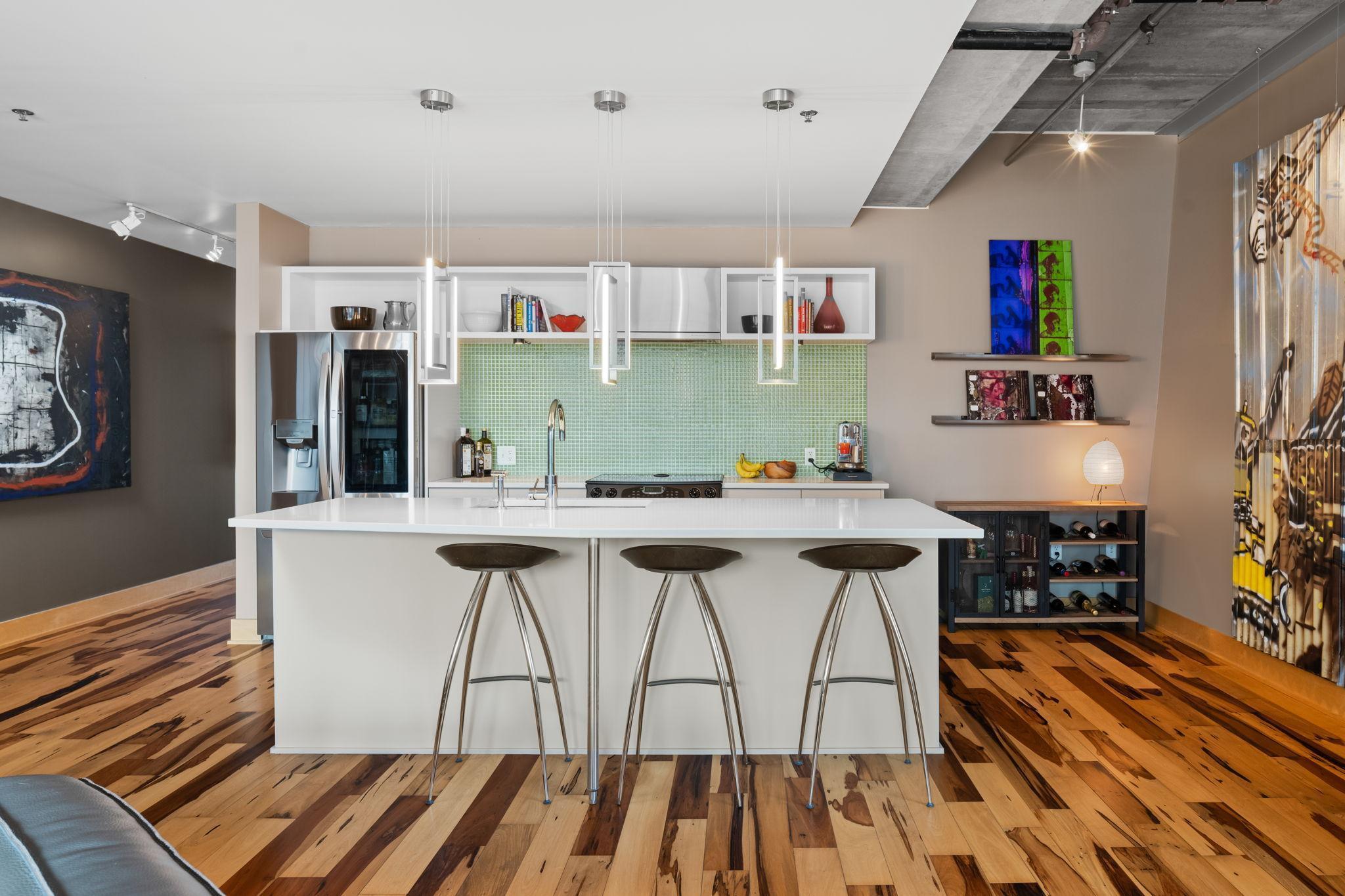 345 6th Avenue N Unit: 702