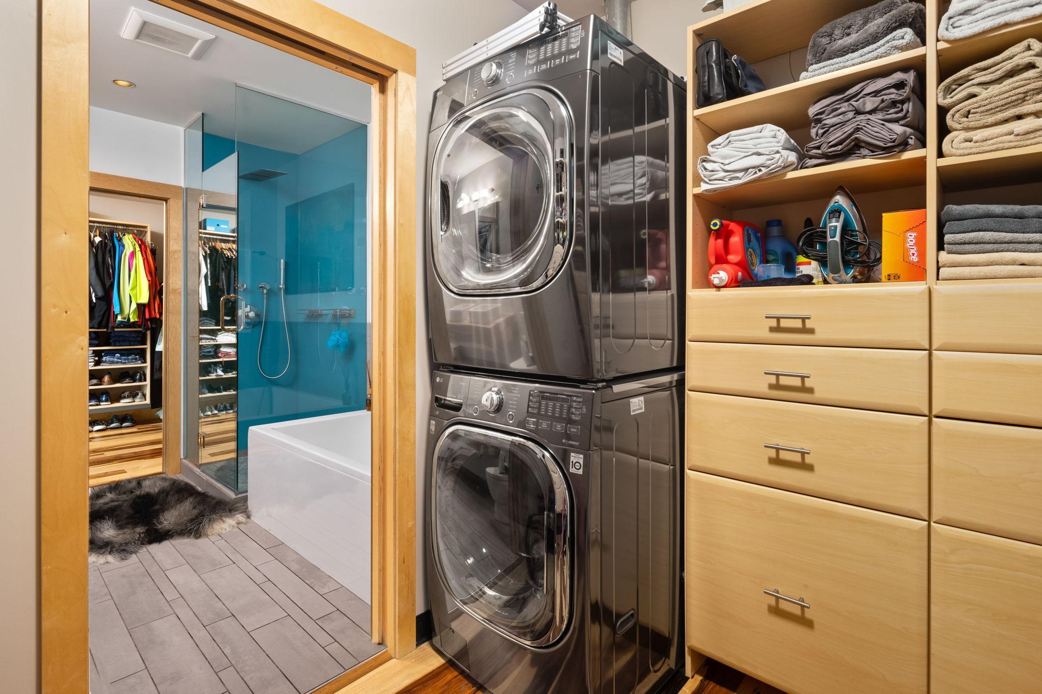 345 6th Avenue N Unit: 702