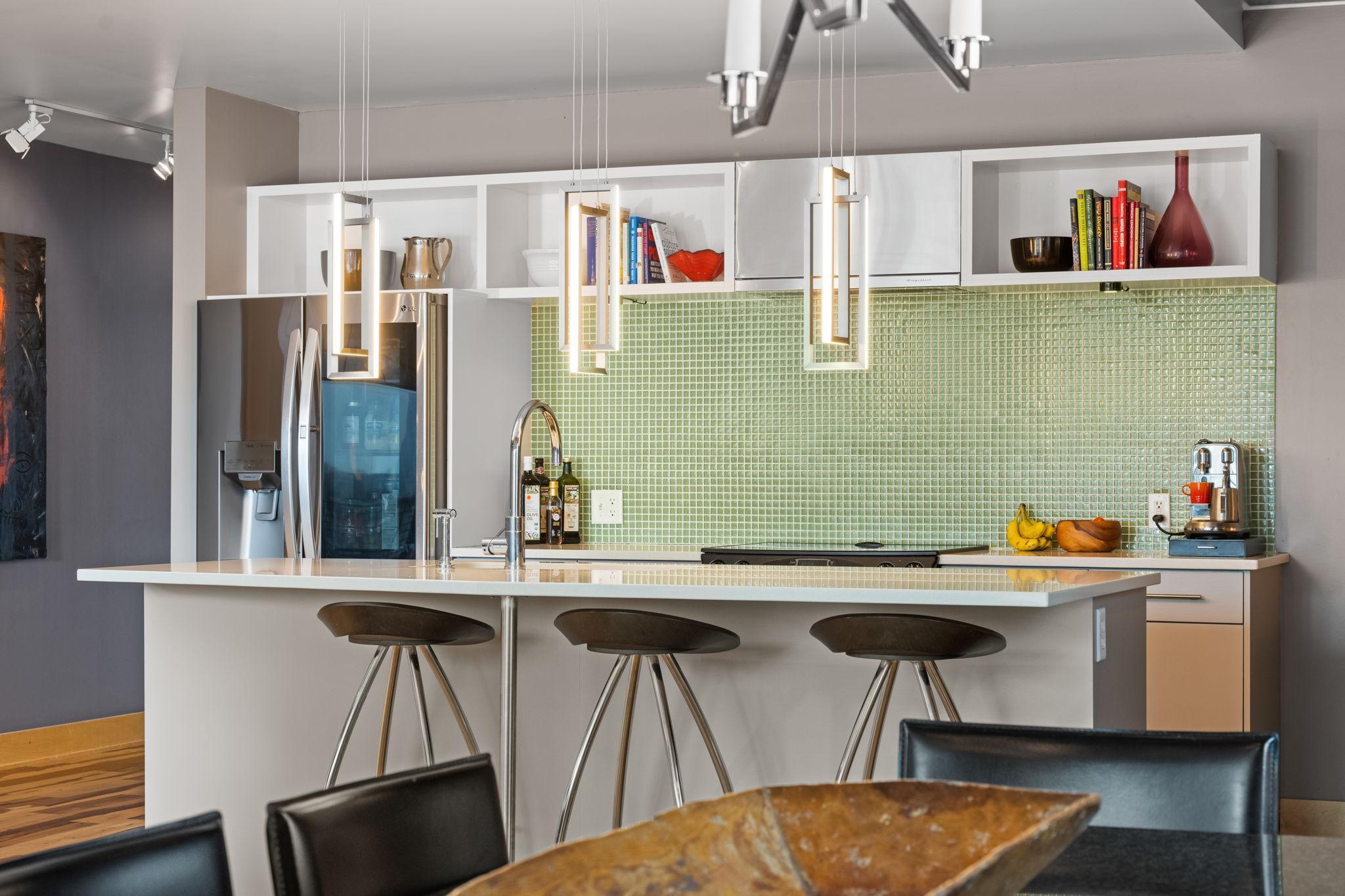 345 6th Avenue N Unit: 702