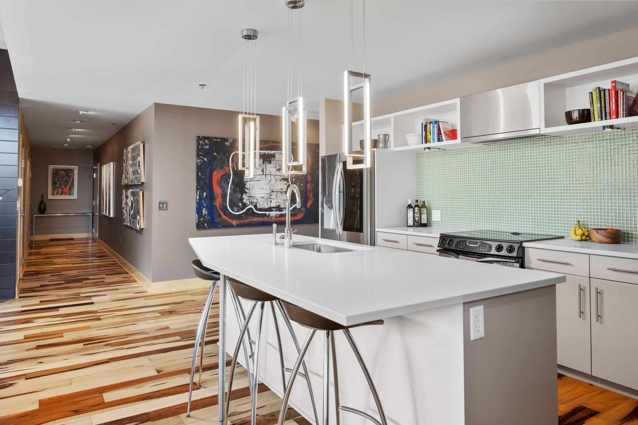 345 6th Avenue N Unit: 702