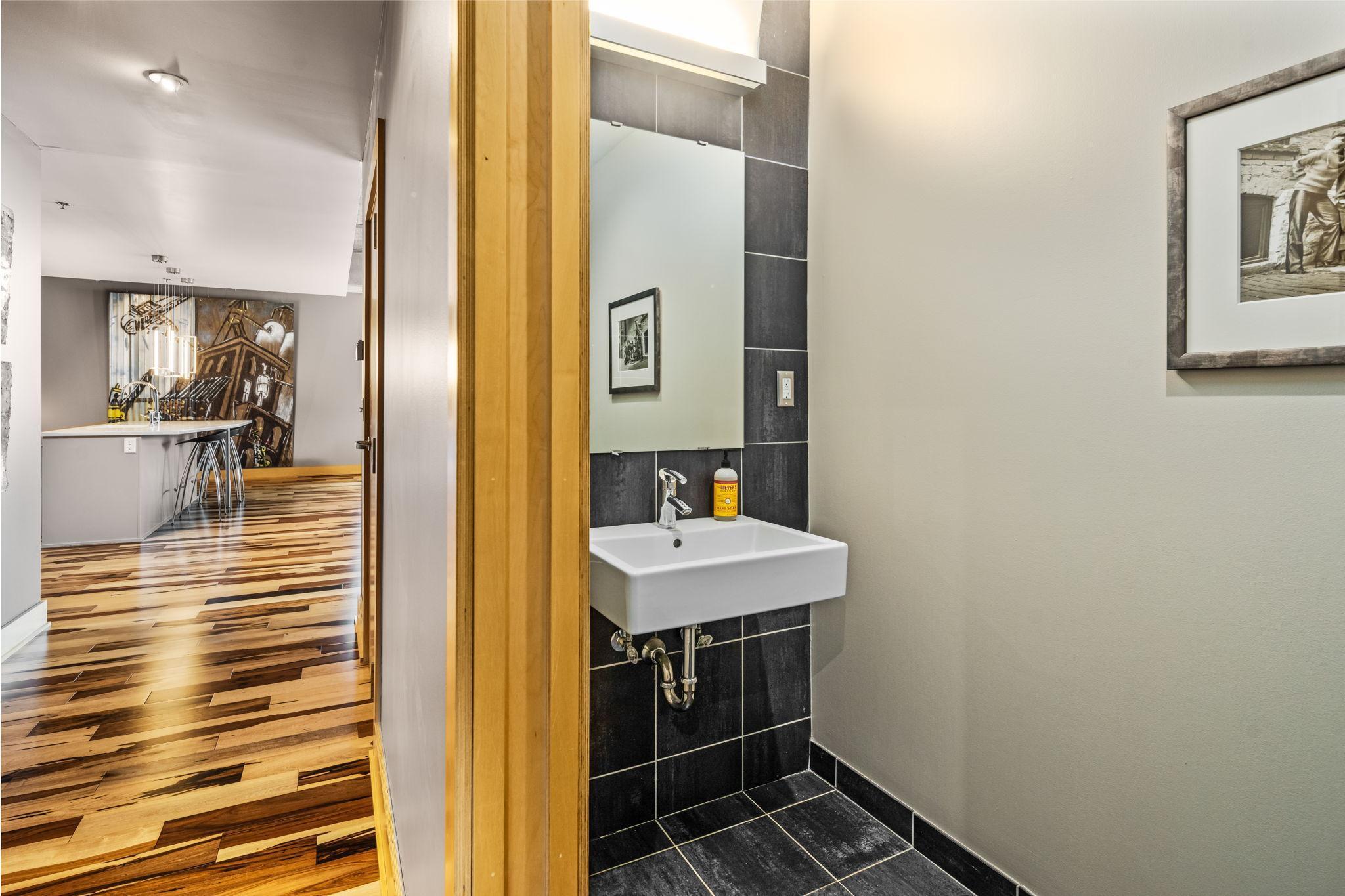 345 6th Avenue N Unit: 702