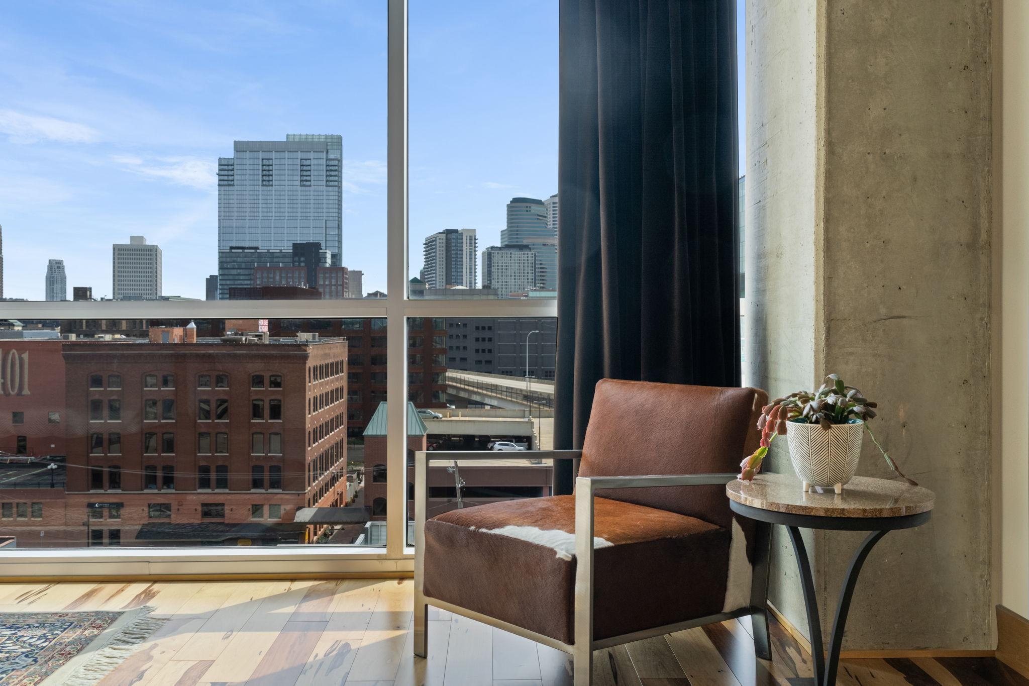 345 6th Avenue N Unit: 702